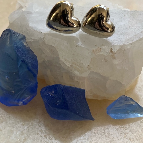 ๐Sale ๐2 for $10 NWOT shiny silver (color) heart post earrings fun summer - Picture 2 of 7
